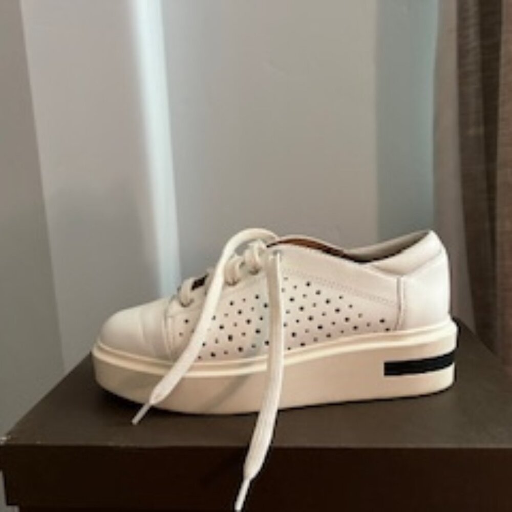 White dress tennies- Linea Paolo